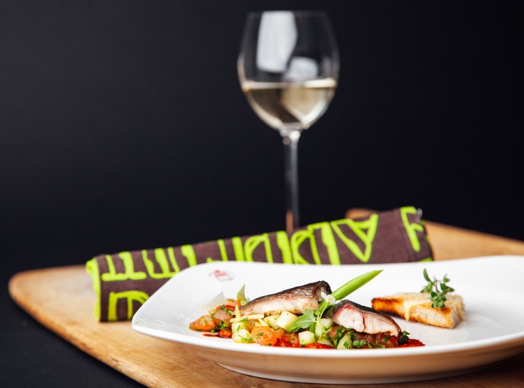 Restauracja Four Winds Węgorz wędzony?v=1.0.1