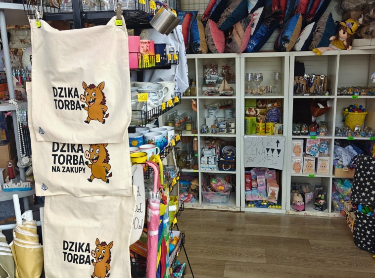 Sklep z pamiątami na Bulwarze Słonecznym